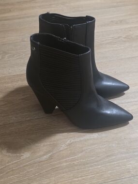 Vera Wang Black Pointed Toe Ankle Boots - Women's